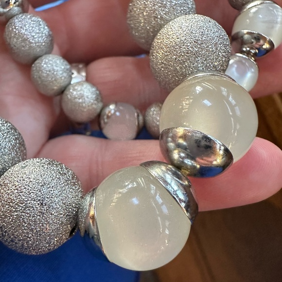 NWOT Women’s silver beaded bracelet set with silver ribbon. Easy on/off stretch - Picture 7 of 8